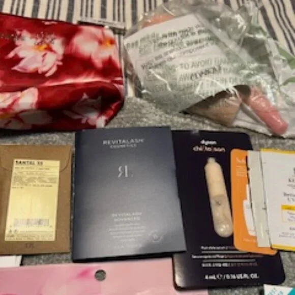 NWT Luxury Beauty Bundle 40+ items inc. Makeup, Fragrance, Skincare, Hair - Picture 6 of 7
